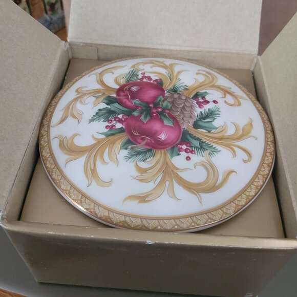 Vintage Mikasa Christmas Trinket Box with Lid - Picture 6 of 9